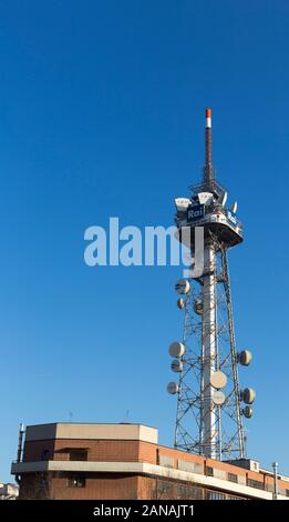 Milano, Italia - 01 Gennaio 2020: RAI italiana torre televisiva a Milano Foto Stock