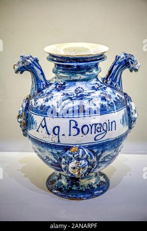 Italia Liguria Savona Museo Ceramica - Farmacia ( vasi ) contenitori - borragine Foto Stock