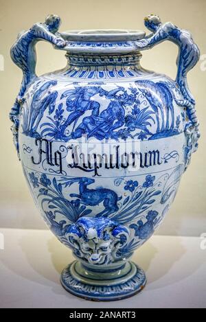 Italia Liguria Savona Museo Ceramica - Farmacia ( vasi ) contenitori - Hop Foto Stock