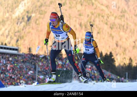 Denise HERRMANN (GER) davanti a Franziska PREUSS (GER), azione. 7.5Km sprint delle donne, le donne su gennaio 15th, 2020 . IBU Coppa del Mondo di Biathlon 2020 a Ruhpolding, stagione 2019/20. | Utilizzo di tutto il mondo Foto Stock