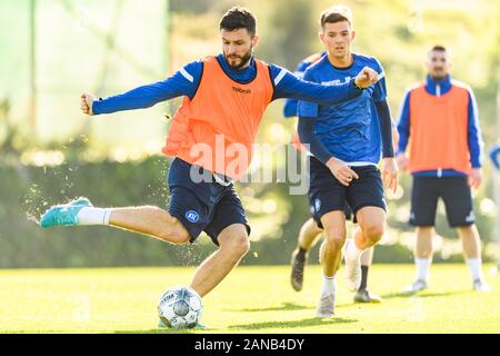 Marco Djuricin (KSC) sulla sfera, dietro: Marvin Wanitzek (KSC). GES/Soccer/Seconda Bundesliga: Karlsruher SC - training camp, Gennaio 16, 2020 Calcio/Calcetto: Seconda Bundesliga: KSC training camp, Karlsruhe, Gennaio 16, 2020 | Utilizzo di tutto il mondo Foto Stock