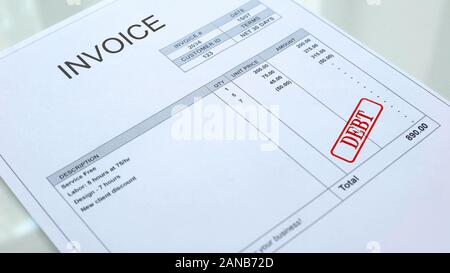 Guarnizione di tenuta del debito stampigliato sul documento fattura, pagamento aziendale, prestiti e crediti Foto Stock