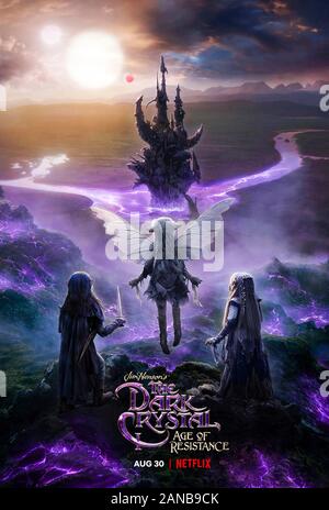 Il cristallo scuro: Età di resistenza (2019) serie TV creato da Jeffrey Addiss e Matthews e interpretato da Neil Sterenberg, Beccy Henderson, Nathalie Emmanuel e Simon Pegg. Prequel di Jim Henson's 1982 film il buio set di cristalli di Thra quando la gara Gelfing diventa consapevole del loro sfruttamento da parte loro Skeksis sorveglianti. Foto Stock