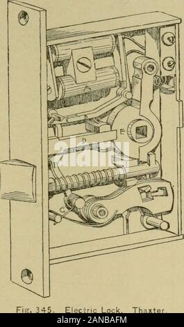 Builder hardware; un manuale per gli architetti, costruttori e casa arredatori . d nella storia anjupper una cattura il grupposerratura è disegnata hy l'azione di un elettro-magnete, permittingthe serratura o chiavistello per si trasferì.qualsiasi forma di leva-lock mightbe atti a questo scopo,ma ci sono un paio di moduli progettati ofspecially electriclocks che sono più commonlyused. Propriamente parlando questi sono tutti elettrici-fermi, come li noneof hanno un bullone di bloccaggio. La figura 345 illustra Thax-ter serratura elettrica. La pressione di un pulsante chiude delcircuito attraverso l'elettro-magneti, A. Questi agiscono sul thebent leva così da rilasciare th Foto Stock