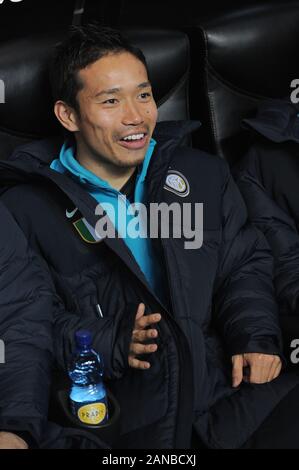 Milano, 06 febbraio 2011, 'G.ALLO STADIO MEAZZA SAN SIRO ' Stadium, il campionato di calcio Seria A 2010/2011, FC Inter - Roma: Yuto Nagatomo prima della partita Foto Stock