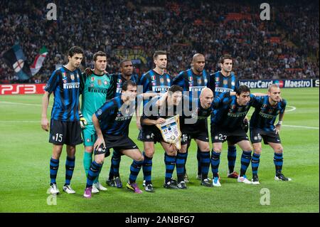 Milano, 05 aprile 2011,' SAN SIRO Stadium, la UEFA Champions League 2010/2011 ,FC Inter - FC Schalke 04 : i giocatori di Inter prima della partita Foto Stock