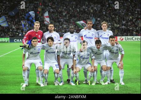 Milano, 05 aprile 2011,' SAN SIRO Stadium, la UEFA Champions League 2010/2011 ,FC Inter - FC Schalke 04 :i giocatori di Schalke 04 prima della partita Foto Stock