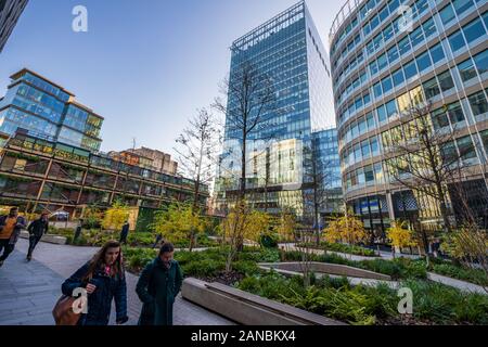 Manchester, Regno Unito - 29 Novembre 2019: Street View di Spinningfields, una zona moderna è stata appositamente sviluppata nel 2000s come un business, retai Foto Stock