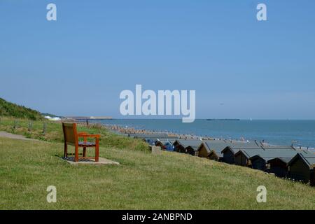 La spiaggia e il mare a Frinton on-mare durante una calda estate britannica del giorno Foto Stock