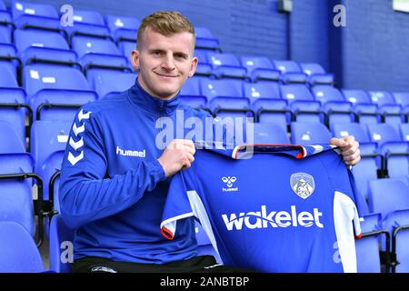 Oldham, Regno Unito. 16 gennaio, 2020. Danny Rowe indicazioni per Oldham Athletic da AFC a Fylde Boundary Park, Oldham giovedì 16 gennaio 2020. (Credit: Eddie Garvey | MI News) La fotografia può essere utilizzata solo per il giornale e/o rivista scopi editoriali, è richiesta una licenza per uso commerciale Credito: MI News & Sport /Alamy Live News Foto Stock