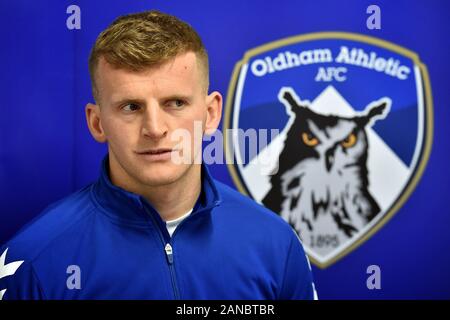 Oldham, Regno Unito. 16 gennaio, 2020. Danny Rowe indicazioni per Oldham Athletic da AFC a Fylde Boundary Park, Oldham giovedì 16 gennaio 2020. (Credit: Eddie Garvey | MI News) La fotografia può essere utilizzata solo per il giornale e/o rivista scopi editoriali, è richiesta una licenza per uso commerciale Credito: MI News & Sport /Alamy Live News Foto Stock