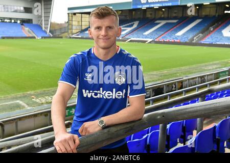 Oldham, Regno Unito. 16 gennaio, 2020. Danny Rowe indicazioni per Oldham Athletic da AFC a Fylde Boundary Park, Oldham giovedì 16 gennaio 2020. (Credit: Eddie Garvey | MI News) La fotografia può essere utilizzata solo per il giornale e/o rivista scopi editoriali, è richiesta una licenza per uso commerciale Credito: MI News & Sport /Alamy Live News Foto Stock