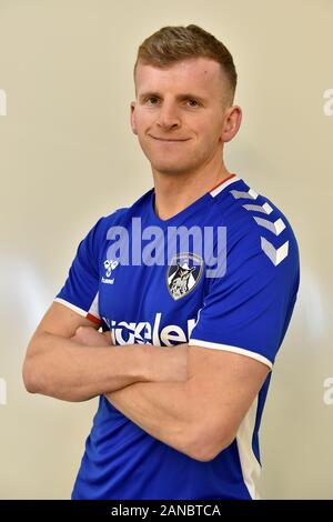 Oldham, Regno Unito. 16 gennaio, 2020. Danny Rowe indicazioni per Oldham Athletic da AFC a Fylde Boundary Park, Oldham giovedì 16 gennaio 2020. (Credit: Eddie Garvey | MI News) La fotografia può essere utilizzata solo per il giornale e/o rivista scopi editoriali, è richiesta una licenza per uso commerciale Credito: MI News & Sport /Alamy Live News Foto Stock