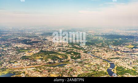 Aerial cityscape di bella Crakow. Royal capitale di Cracovia, in Polonia, in Europa. Famose città turisti Foto Stock