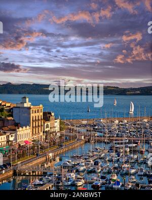 GB - DEVON: ultima luce su Torbay e porto di Torquay Foto Stock