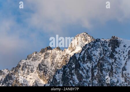 Lomnica picco (2634 m) nei Monti Tatra. La Slovacchia, l'Europa. Foto Stock