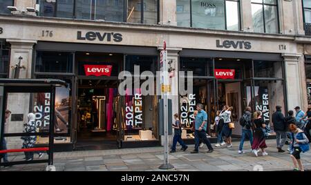 London, Regno Unito - 18 agosto 2019: Il fronnt della Levi's fashion store su Regent Street Foto Stock