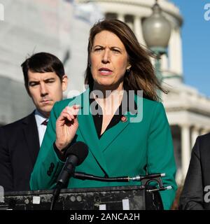 Washington, Stati Uniti 16 gennaio, 2020. Gennaio 16, 2020 - Washington, DC, Stati Uniti: U.S. Rappresentante Cindy Axne (D-IA) intervenendo a un evento per la casa dei democratici di annunciare la creazione di "fine della corruzione Caucus". (Foto di Michael Brochstein/Sipa USA) Credito: Sipa USA/Alamy Live News Foto Stock