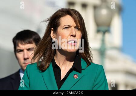 Washington, Stati Uniti 16 gennaio, 2020. Gennaio 16, 2020 - Washington, DC, Stati Uniti: U.S. Rappresentante Cindy Axne (D-IA) intervenendo a un evento per la casa dei democratici di annunciare la creazione di "fine della corruzione Caucus". (Foto di Michael Brochstein/Sipa USA) Credito: Sipa USA/Alamy Live News Foto Stock