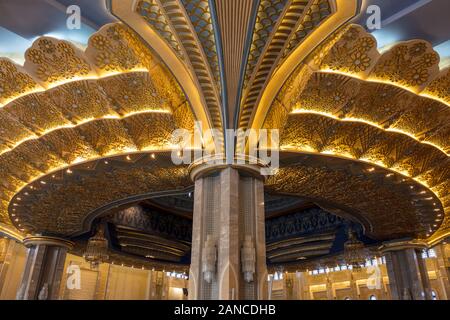 Cupola interna, vaulting e decorazione, Grande moschea di Kuwait Foto Stock