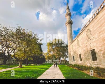La Moschea di Suleymaniye. Di Suleymaniye Camii. Minareto, Marmara. La Moschea Sulaymaniye esterno Turchia Ottobre 29, 2019, Istanbul. Di Suleymaniye Camii la maggior parte Foto Stock