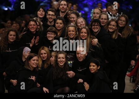 Berlino, Germania. 16 gennaio, 2020. La settimana della moda di Berlino: Designer Marina Hoermanseder e Team sulla passerella del Neuzeit Ost. (Foto di Simone Kuhlmey/Pacific Stampa) Credito: Pacific Press Agency/Alamy Live News Foto Stock