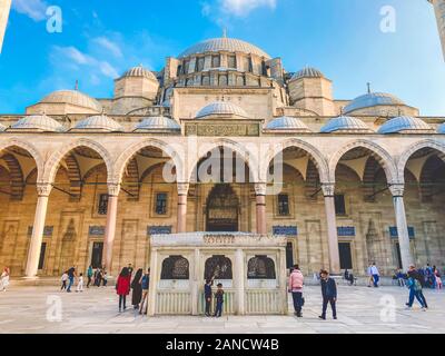 La Moschea di Suleymaniye. Di Suleymaniye Camii. Minareto, Marmara. La Moschea Sulaymaniye esterno Turchia Ottobre 29, 2019, Istanbul. Di Suleymaniye Camii la maggior parte Foto Stock