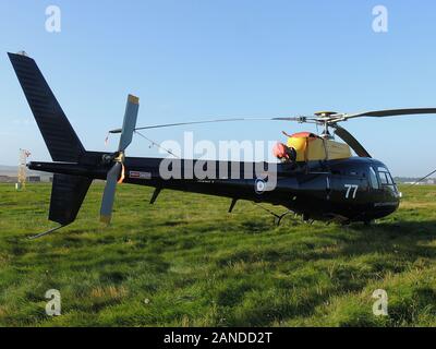 ZJ277, un Eurocopter scoiattolo HT1 azionato dalla difesa elicottero Scuola di Volo (DHFS), a RAF Leuchars nel 2012. Foto Stock