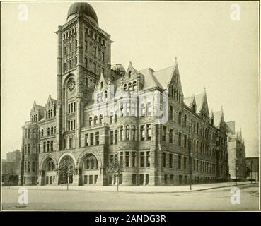 Philadelphia; una guida, realizzata per la comodità delle persone interessate nella città del notevole storia e presentare i risultati . Le istituzioni educative. Philadelphia Central High School, in un ampio e verde strade. Nella notevole eccellenza delle sue istituzioni educative, entrambi privateand pubblico, Filadelfia è a malapena un rivale tra città americane.Ci sono 313 scuole pubbliche, tra loro alcuni grandi e belle highschools, con allegati per le ragazze e per i ragazzi e formazione manuale forboys; in alcune di queste norme sono così alti e i corsi soextensive che i gradi accademici sono concessi. Di Foto Stock