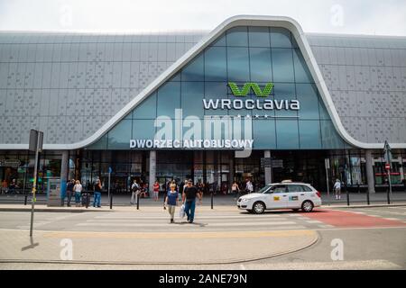 Wroclaw, Polonia - 18 Giugno 2019 : Wroclavia centrale principale stazione degli autobus Foto Stock