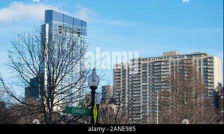 Skyline di Boston durante nuvoloso giorno di estate, Massachusetts, STATI UNITI D'AMERICA Foto Stock