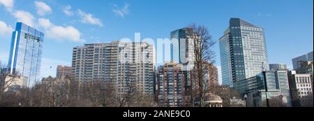 Skyline di Boston durante nuvoloso giorno di estate, Massachusetts, STATI UNITI D'AMERICA Foto Stock