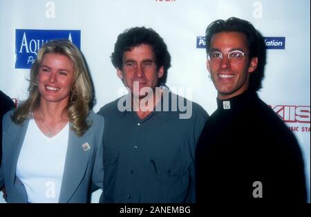 Beverly Hills, in California, Stati Uniti d'America 25 maggio 1995 (L-R) Modello Vendela Kirsebom, attore Paul Michael Glaser e attore Dan Cortese frequentare l AIDS pediatrico evento su maggio 25, 1995 al Four Seasons Hotel di Beverly Hills, la California, Stati Uniti d'America. Foto di Barry re/Alamy Stock Photo Foto Stock