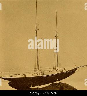 La camera marina del Peabody Museum di Salem . ooner, pilota di barca, Yankee sulla bandiera di seta, 16 pollici.Modello di Daniel C. Becket circa 1870. Goletta, periodo di 1870, vele impostate, realizzato per una causa in tribunale, 20 pollici. Goletta, periodo di 1875, 3&GT;&LT; piedi. Goletta, periodo di 1880, 2 piedi. Goletta, pescatore, 1895, con barche, reti, ecc., al/2 piedi. Marca MarkedStar Gloucester. Goletta, periodo di 1890, 2 piedi. Golette, due gruppi in rilievo, in frame, con gli sfondi dipinti,realizzato da velisti circa 1890. Nave, su supporto, legno, carta vele, fatta al carcere di mulino, Inghilterra, da aprisoner della guerra, 1779, 8K Foto Stock