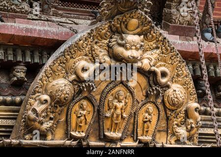 Dettaglio dell'entrata di Changu Narayan tempio nella valle di Kathmandu, Nepal Foto Stock