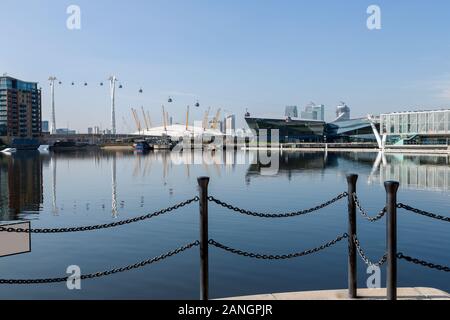 Docklands di Londra, il Millennium Dome e Emirates funivia, Inghilterra Foto Stock