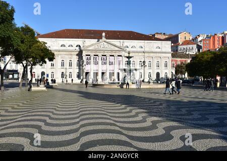 Teatro Nazionale di Dona Maria II, Piazza Dom Pedro IV, conosciuta anche come Piazza Rossio, Lisbona, Portogallo Foto Stock