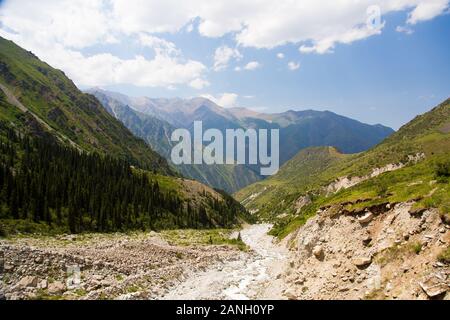 Le montagne del Tian Shan gamma in Kirghizistan vicino Ala Archa Parco Nazionale Foto Stock