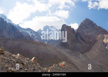 Le montagne del Tian Shan gamma in Kirghizistan vicino Ala Archa Parco Nazionale Foto Stock