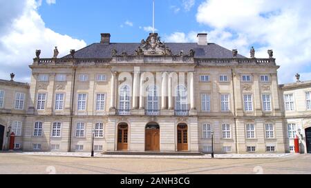 Copenaghen, Danimarca - Luglio 06th, 2015: Amalienborg, il palazzo reale nel quartiere di Frederiksstaden Foto Stock