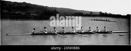 Il Cornell marina : una recensione . CORNELL BOATHOUSE (costruito nel 1890) lancio di Cornell 32. Gamma 1891 Allen Wilherbee Marston Kelley Wagner Hill Wolfe (capt.) Benedetto giovani entrambe le gare si sono svolte sul lago Cayuga il prossimo anno. Il Columbia matricole sono state de-feated da 7 1/2 lunghezze e il Pennsylvania gamma da 5 lunghezze. Il New York AthleticClub era anche sconfitto da The Varsity sul fiume Passaic, in w^hich gara il record per thecourse w^come abbassato da dodici secondi. Attraverso un malinteso del segnale, Cornellwas due lunghezze dietro all'inizio, ma la distanza w^come fatto nel primo Foto Stock