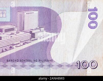 Filippine banca centrale su 100 piso Filippine denaro bill close up frammento. Bill della moneta nazionale delle Filippine Foto Stock