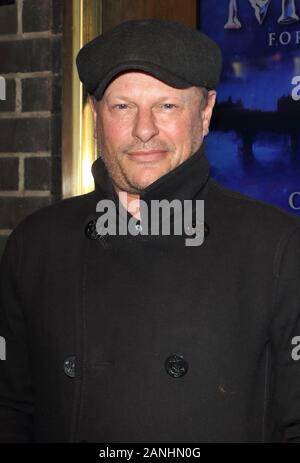 Londra, Regno Unito. 16 gennaio, 2020. Neil Stuke assiste il Les Miserables Gala premi notte al Sondheim Theatre nel West End di Londra. Credito: SOPA Immagini limitata/Alamy Live News Foto Stock