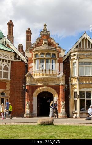 BLETCHLEY, REGNO UNITO - 1 SETTEMBRE 2019. Bletchley Park è la sede della codebreaking britannica e luogo di nascita di moderne tecnologie informatiche Foto Stock