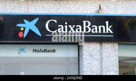 Malaga, Spagna. Xiii gen, 2020. Caixa Bank logo che si vede in Costa del Sol, Malaga. Credito: Keith Mayhew/SOPA Immagini/ZUMA filo/Alamy Live News Foto Stock