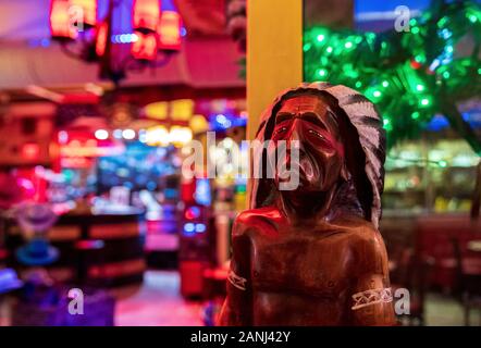 Little Havana Miami Florida - Gennaio 1, 2020: splendidi interni da Little Havana Cigar Shop a Miami in Florida. Foto Stock