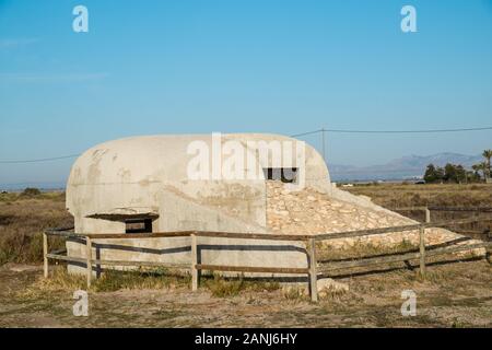 Vecchio bunker spagnolo per i tempi della guerra civile Foto Stock