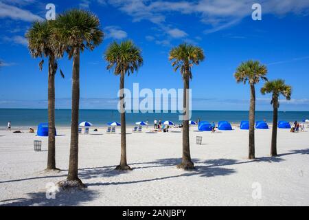 Clearwater Beach - Temperature rosa in 80's impostazione vicino ad alta record per questo tempo di anno in Florida. Foto Stock