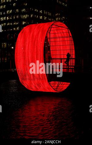 Londra, Inghilterra - Gennaio 2020: Il gomitolo da OTTOTTO, , Luci di Inverno Festival 2019. L'arte interattiva per le installazioni presso Canary Wharf Foto Stock