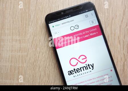 Il sito Web sulla criptovaluta Aeterity (AE) è visualizzato sullo smartphone Huawei Y6 2018 Foto Stock